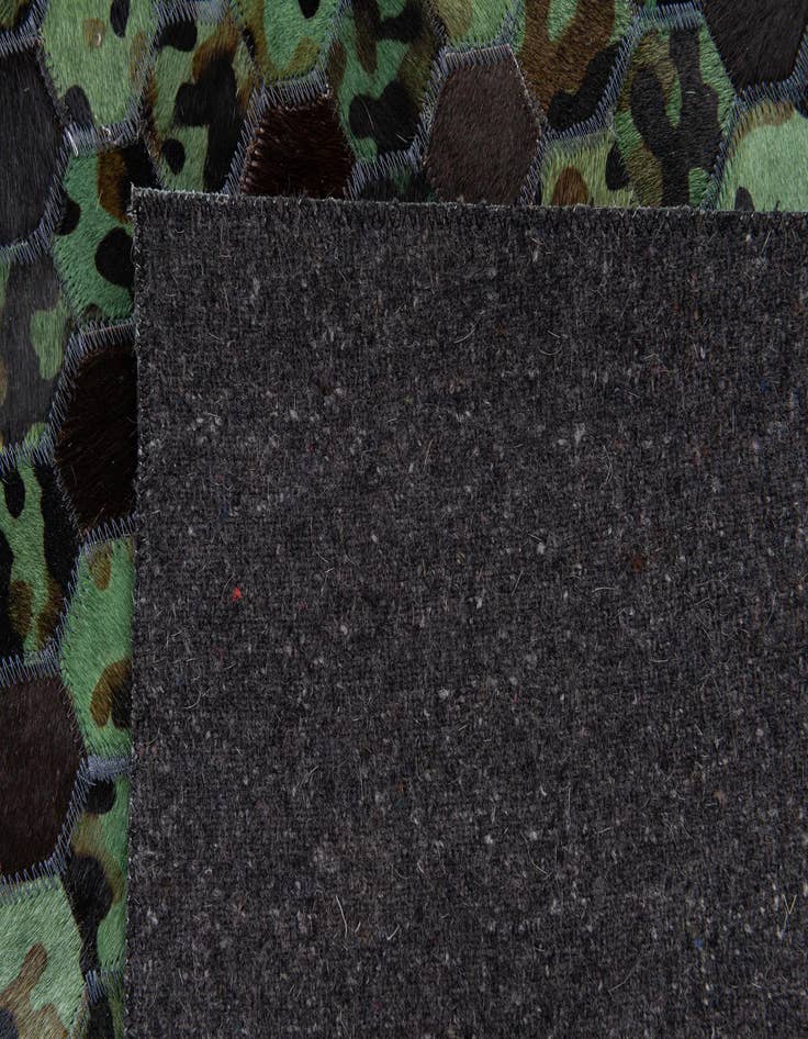 Detail image of 5' x 7' 10 Cowhide Stocks Rug