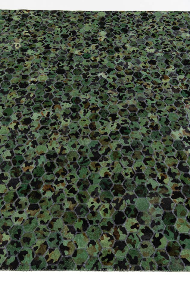 Detail image of 5' x 7' 9 Cowhide Stocks Rug
