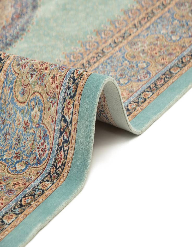 Detail image of 4' 9 x 7' 5 Ghom Design Rug