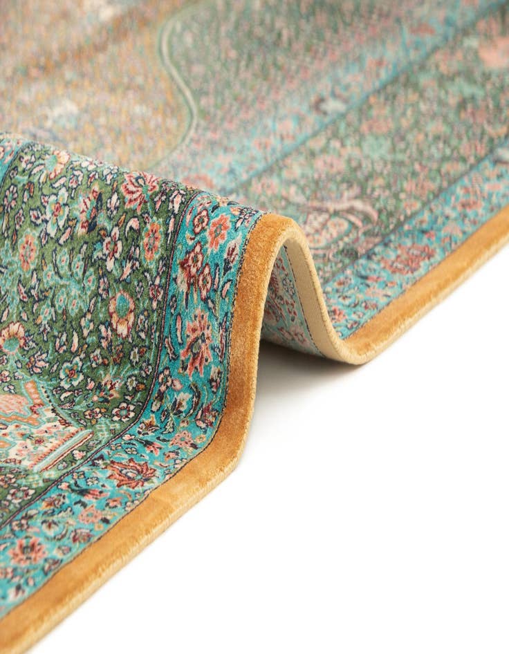 Detail image of 4' 10 x 7' 4 Ghom Design Rug