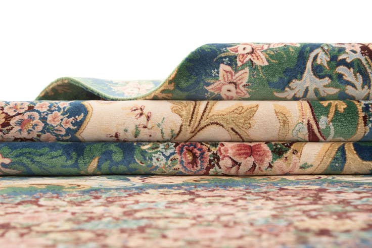 Detail image of 6' 5 x 9' 7 Ghom Design Rug