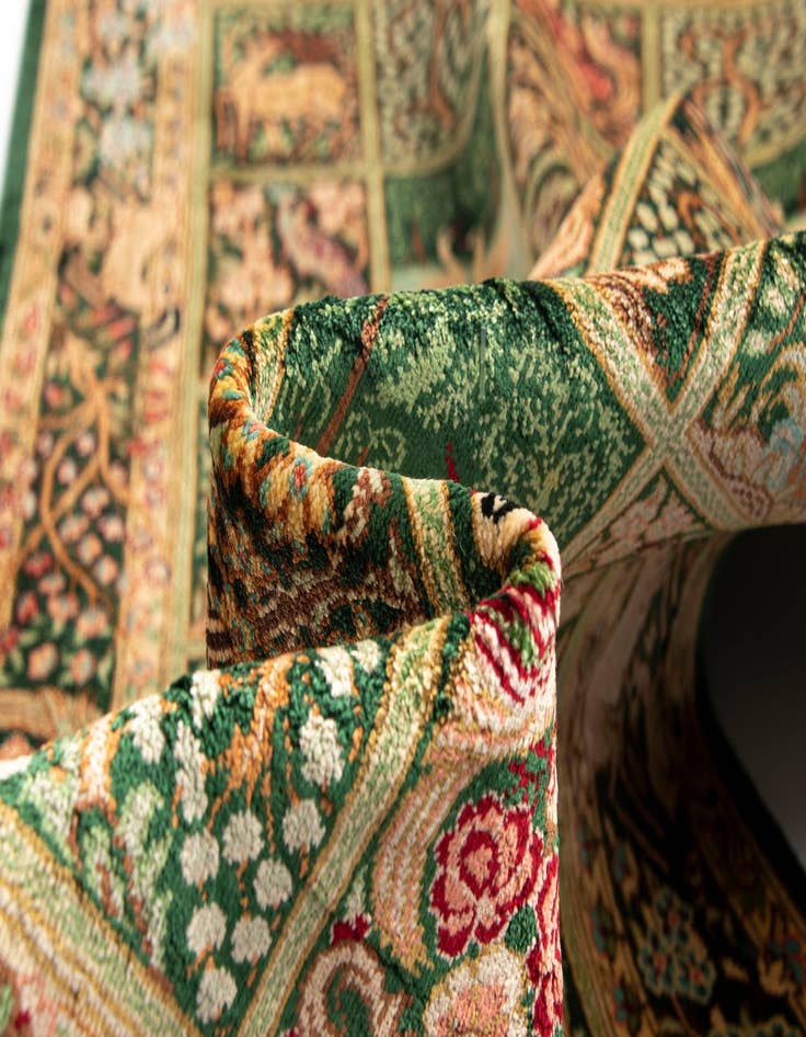 Detail image of 1' 10 x 2' 10 Ghom Silk Rug