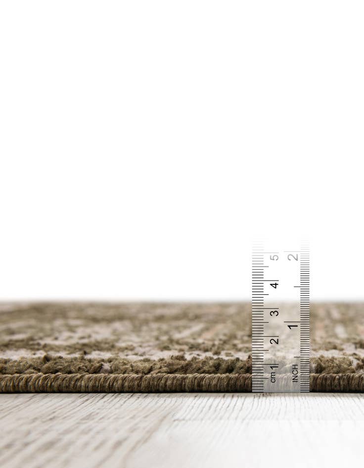 Detail image of 2' 7 x 12' 6 Grand Tradition Rug