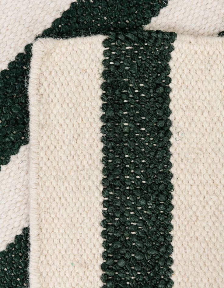 Detail image of 2' 2 x 3' 3  Hand Woven Jill Zarin Hamptons Rug