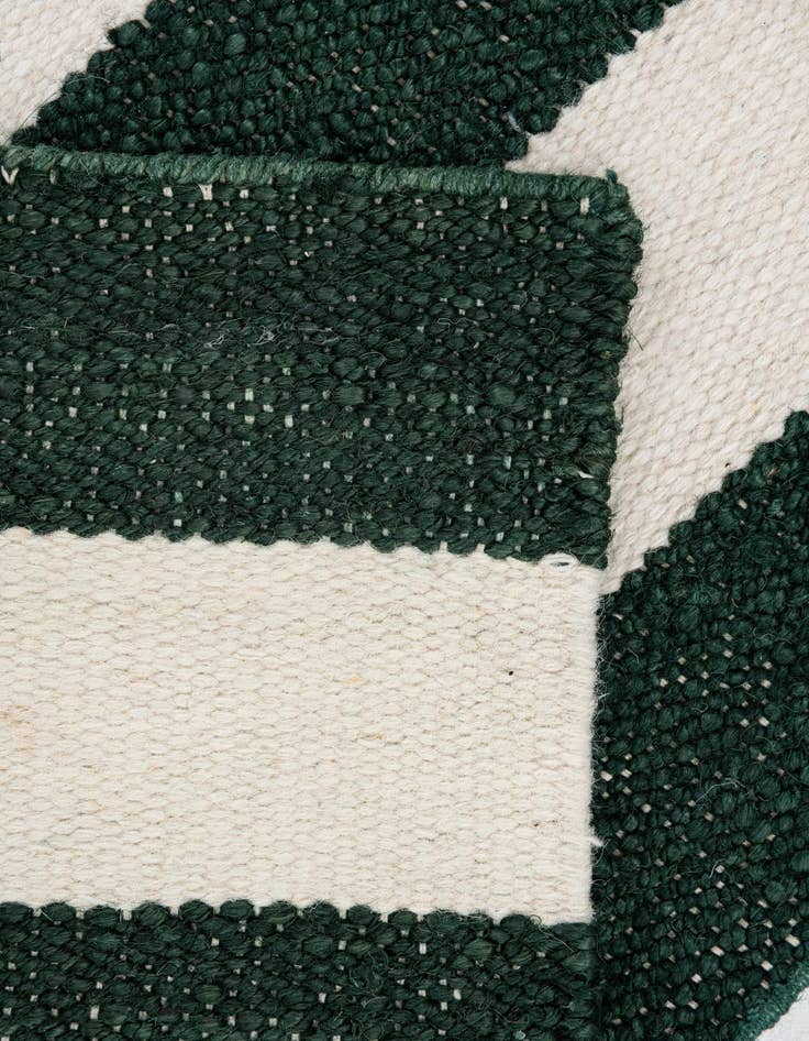 Detail image of 2' 2 x 3' 2 Hand Woven Jill Zarin Hamptons Rug