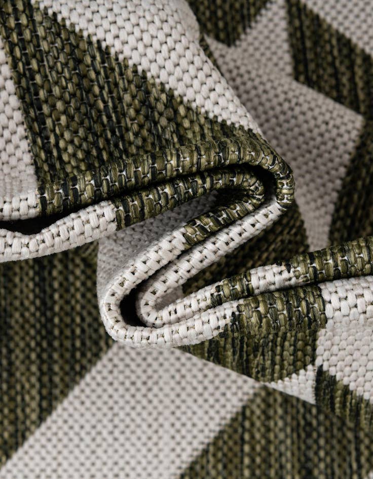 Detail image of 2' x 3' Easy-Clean Jill Zarin Napa Indoor / Outdoor Rug