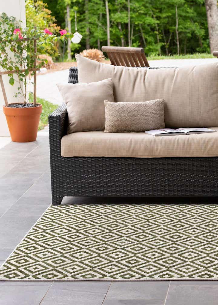 2' x 3' Easy-Clean Jill Zarin Costa Rica Indoor / Outdoor Rug