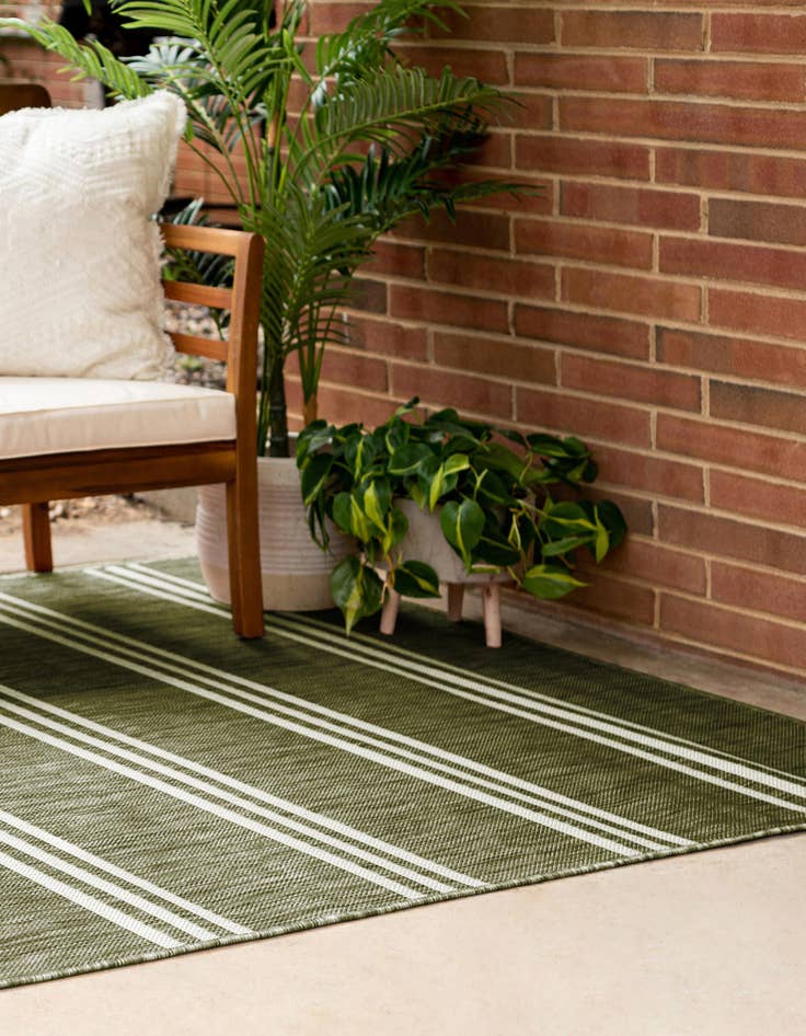 Detail image of Custom Green Easy-Clean Jill Zarin Indoor / Outdoor Rug