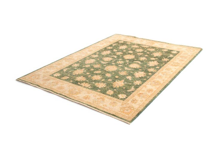 Detail image of 4' 10 x 6' 5 Kaizar Wool Rug