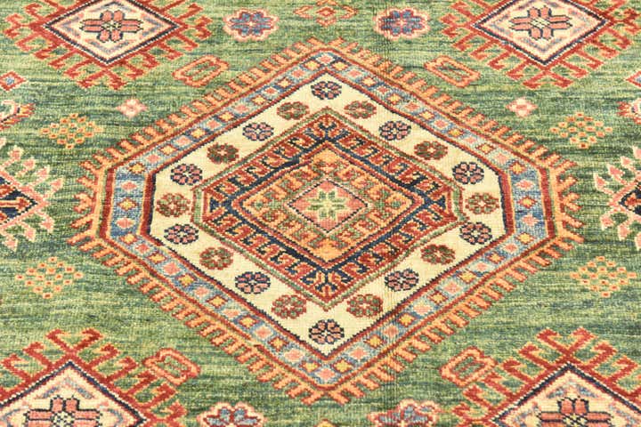 5' 9 x 7' 9 Hand Knotted Kazak Oriental Rug