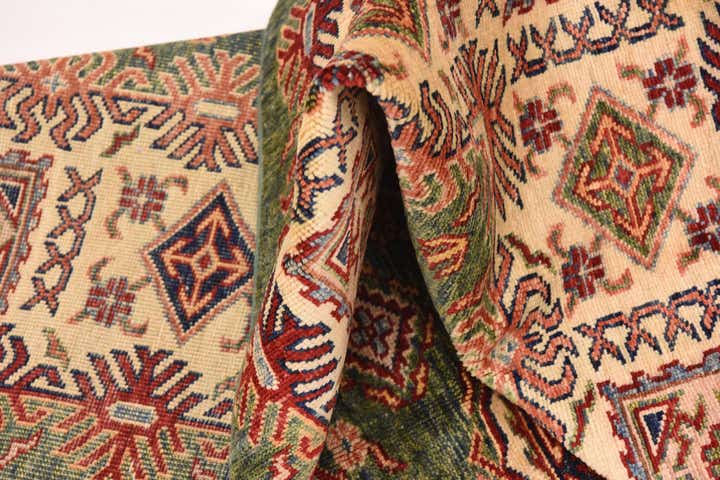 5' 6 x 8' Hand Knotted Kazak Oriental Rug