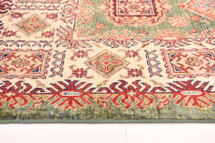 5' 6 x 8' Hand Knotted Kazak Oriental Rug