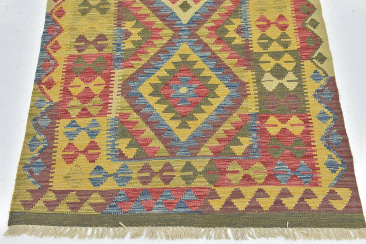 Detail image of 3' 5 x 4' 10 Hand Woven Kilim Maymana Wool Rug