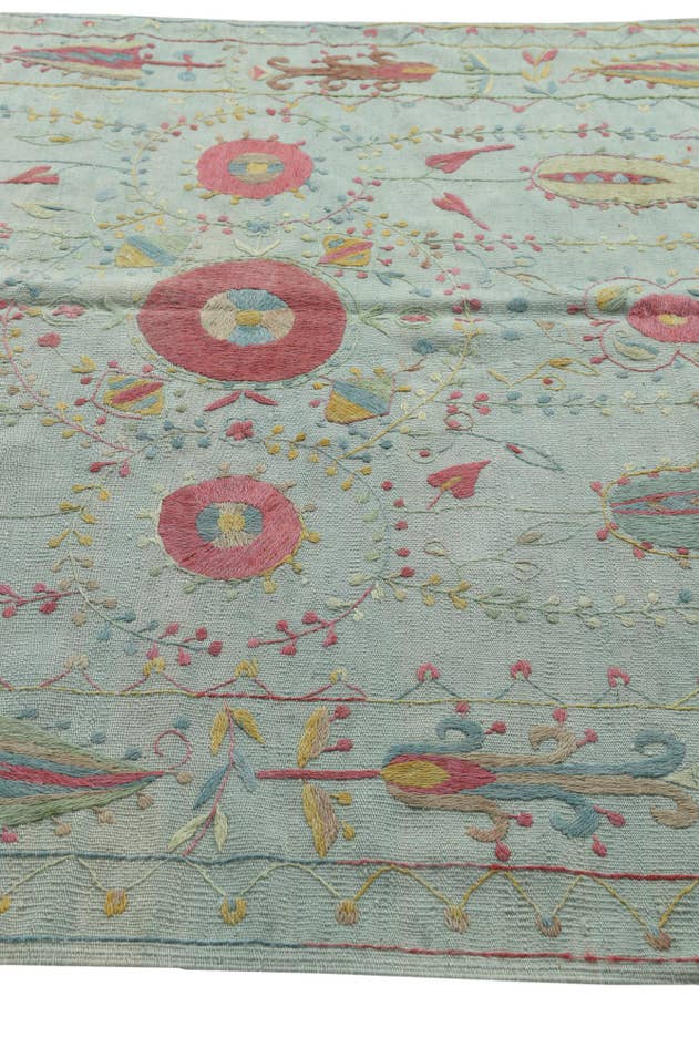 Detail image of 6' x 8' Hand Woven Kilim Suzani Wool Rug