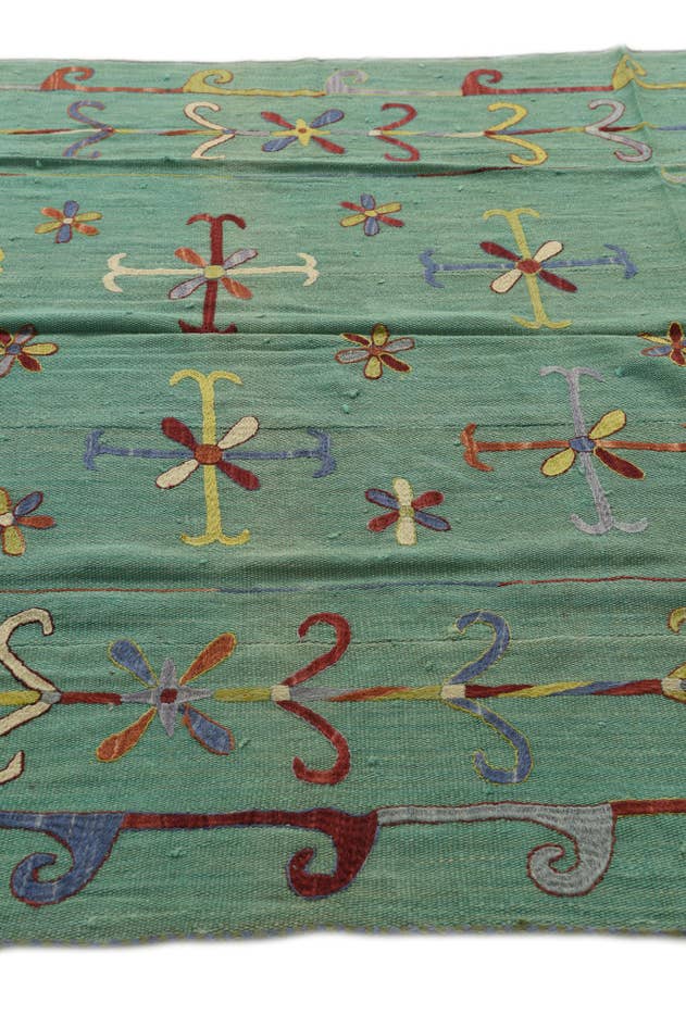 Detail image of 5' 9 x 7' 9 Hand Woven Kilim Suzani Wool Rug