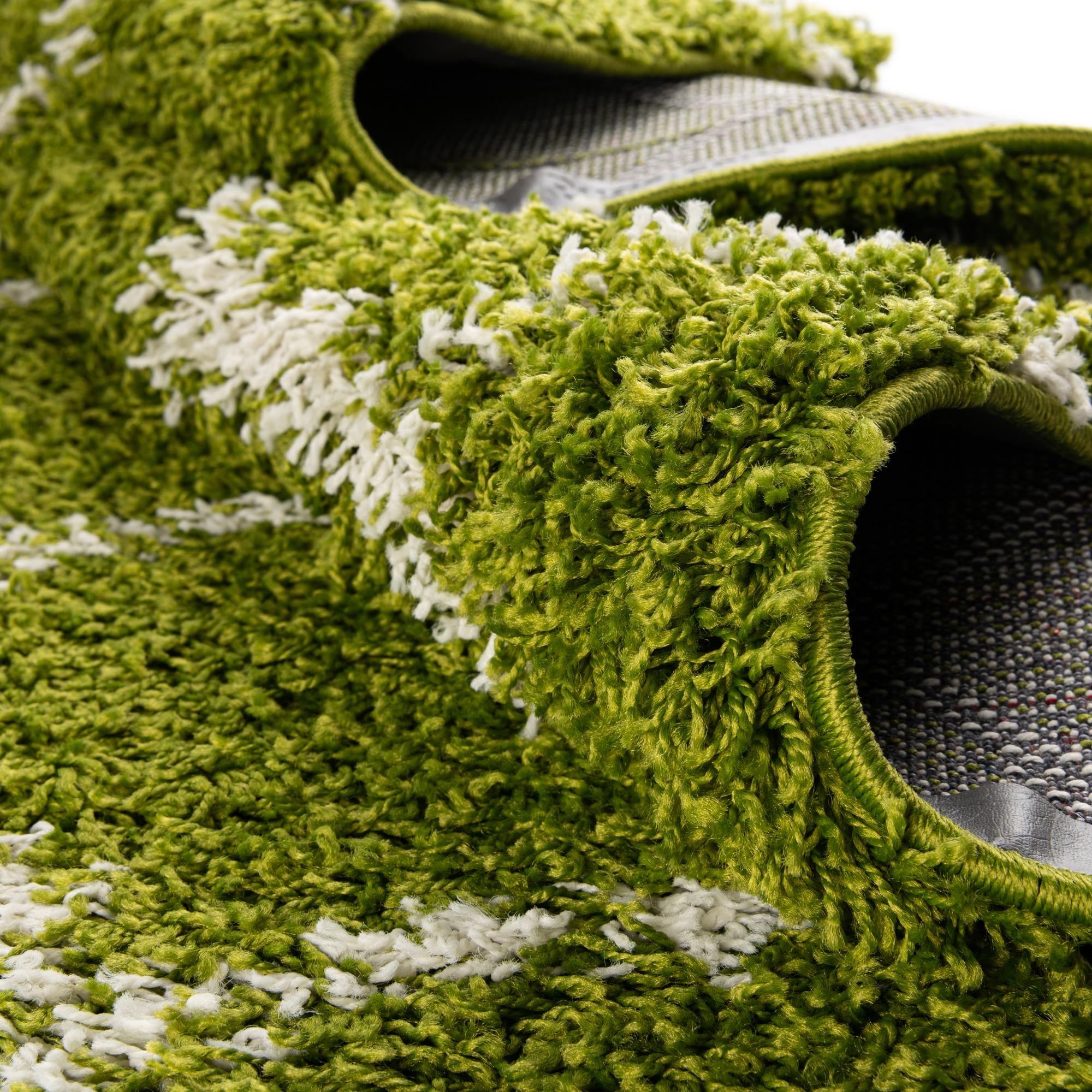 5' 3 x 8' Lattice Shag Rug