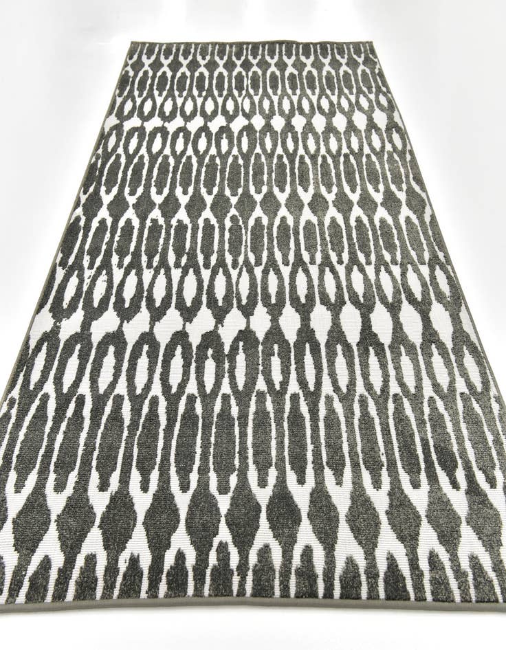 Detail image of 5' x 8' Marseille Rug