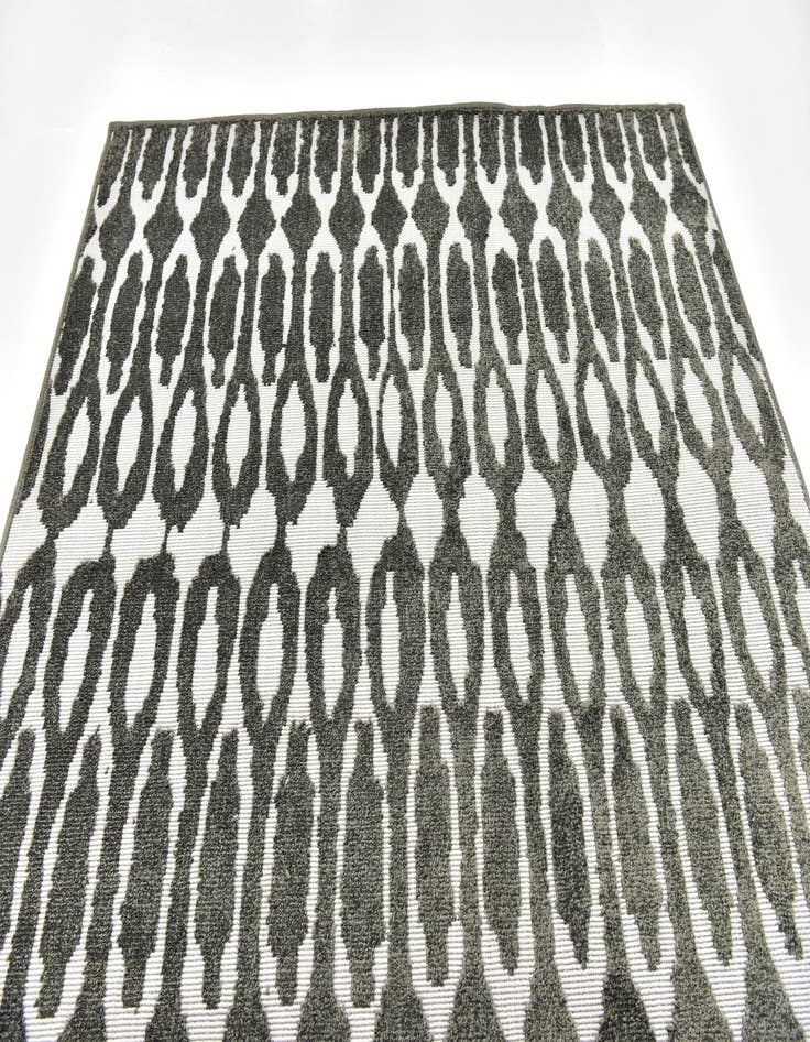 Detail image of 5' x 8' Marseille Rug