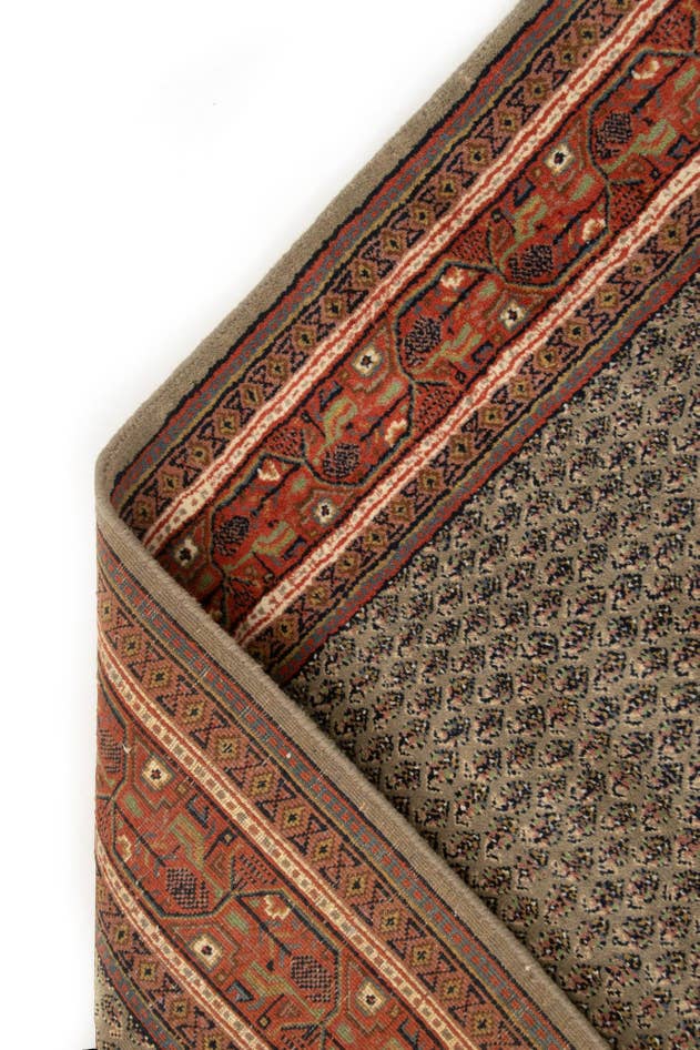 Detail image of 4' 3 x 6' 7 Mir Rug
