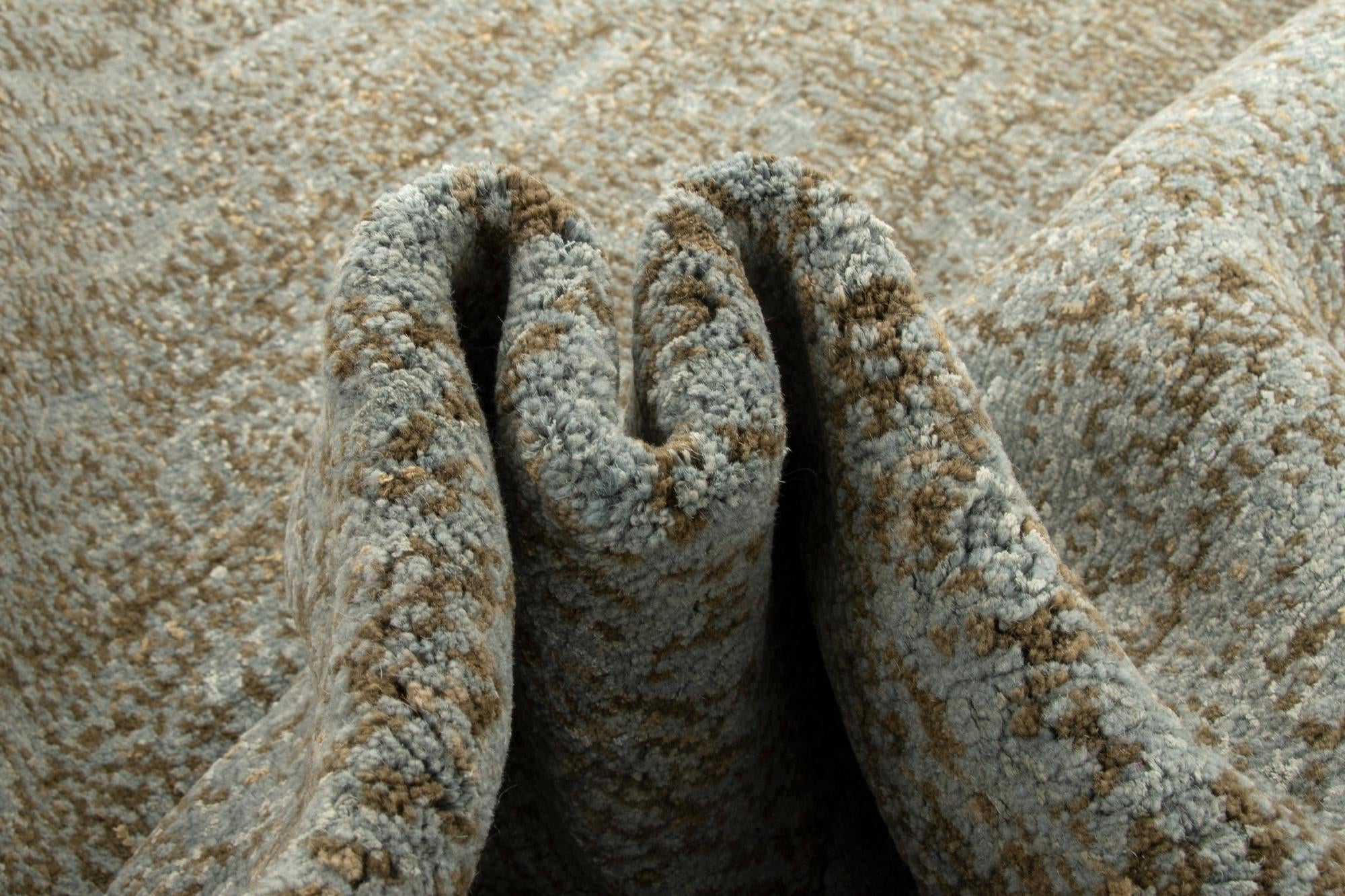 7' 7 x 9' 11 Modern Himalaya Wool Rug