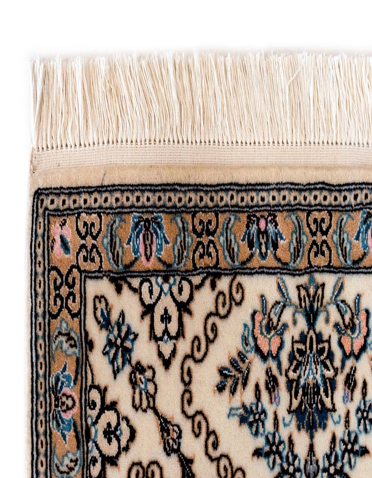 Detail image of 4' 3 x 6' 5 Nain Rug