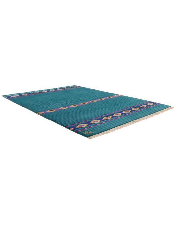 5' 9 x 7' 10 Hand Knotted Nepal Wool Rug