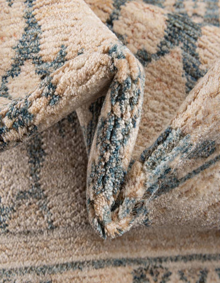 Detail image of 5' 3 x 7' 7 Noble Rug