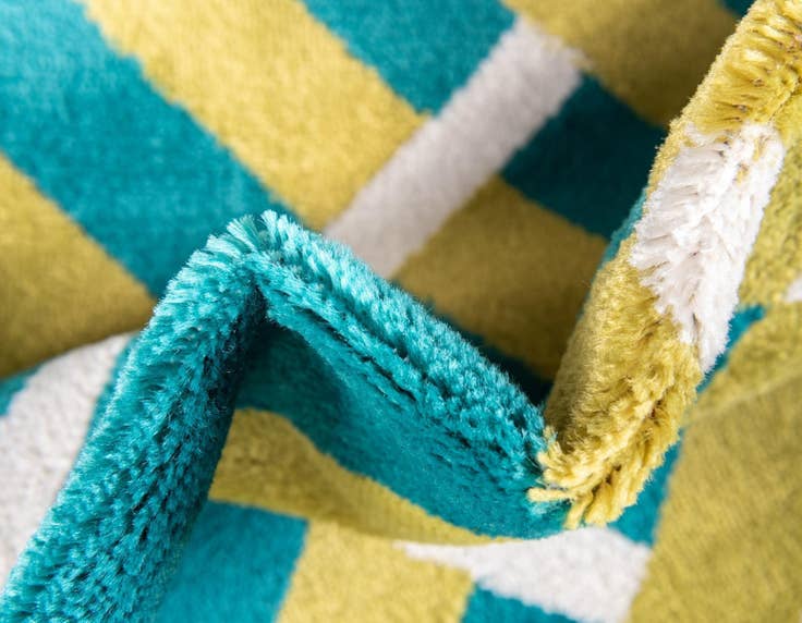 Detail image of Jane Seymour 4' x 6' Open Hearts Rug