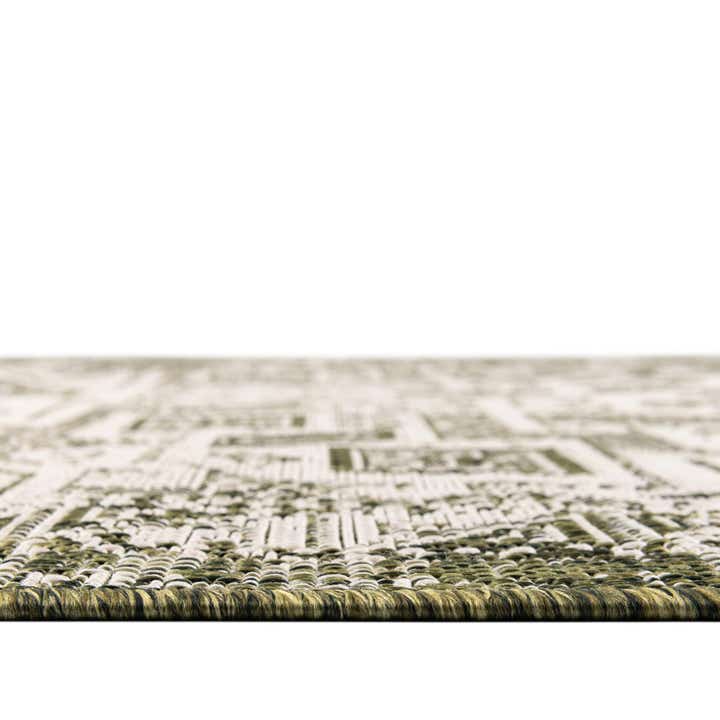 7' 10 x 11' Easy-Clean Aztec Indoor / Outdoor Rug
