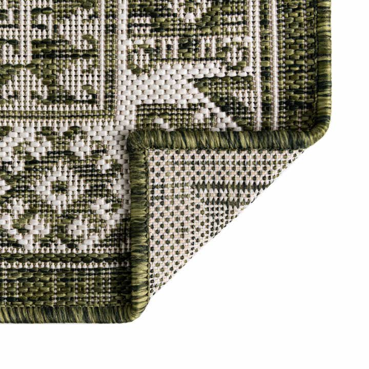 7' 10 x 11' Easy-Clean Aztec Indoor / Outdoor Rug