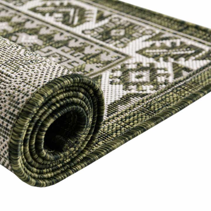 4' x 6' Easy-Clean Aztec Indoor / Outdoor Rug