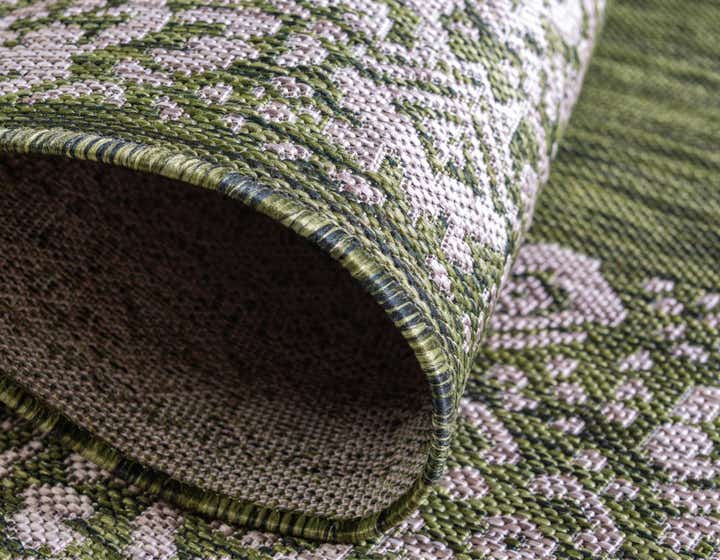 5' 3 x 8' Easy-Clean Border Indoor / Outdoor Rug