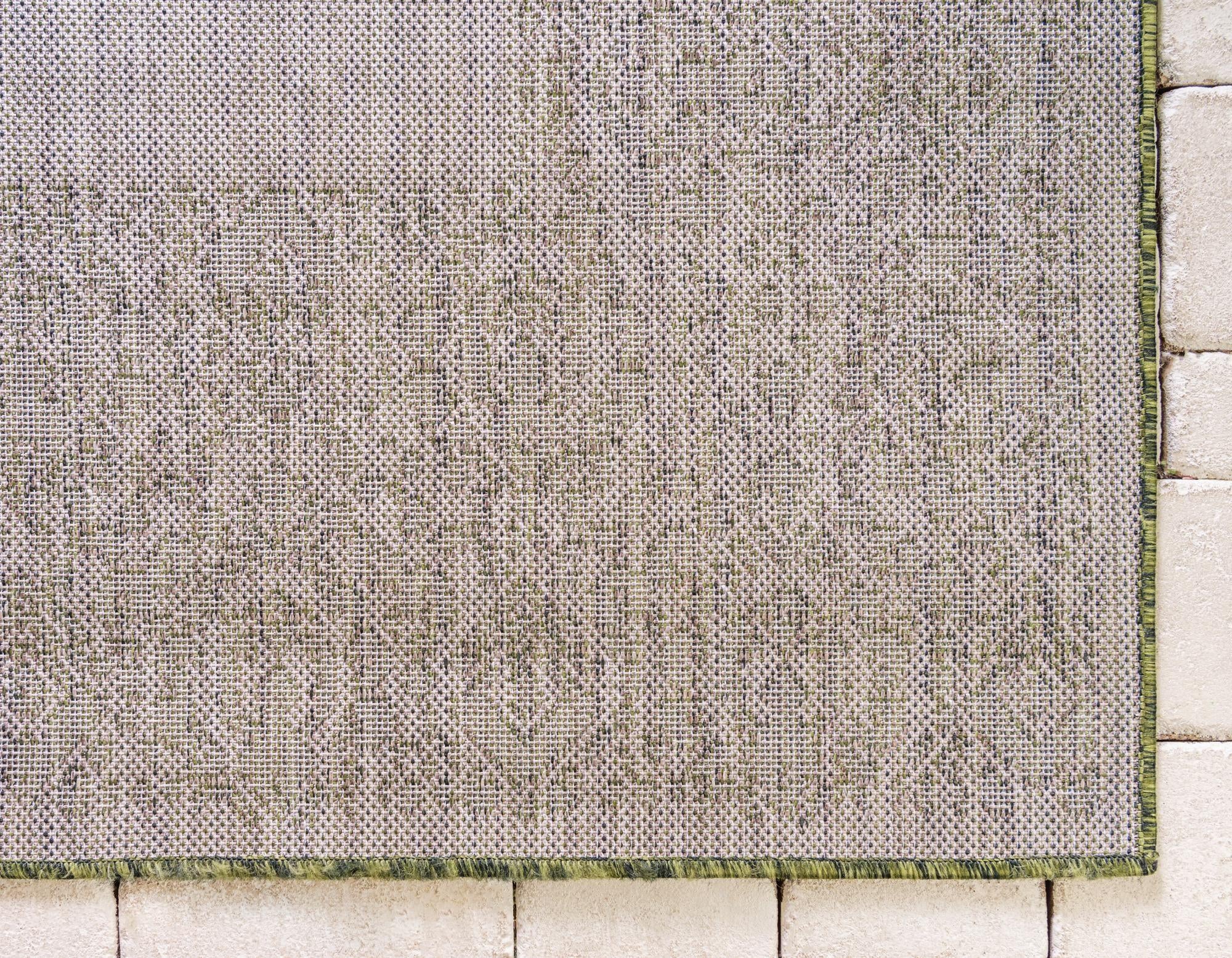 6' x 9' Easy-Clean Border Indoor / Outdoor Rug