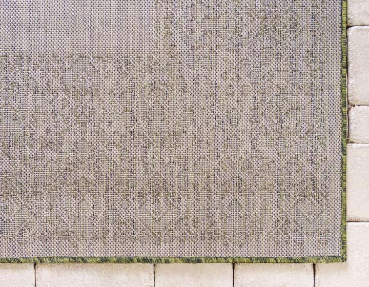 6' x 9' Easy-Clean Border Indoor / Outdoor Rug