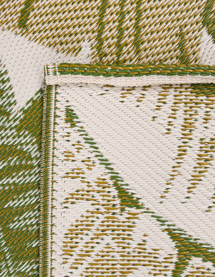 Detail image of 4' x 6'  Washable Botanical Indoor / Outdoor Rug