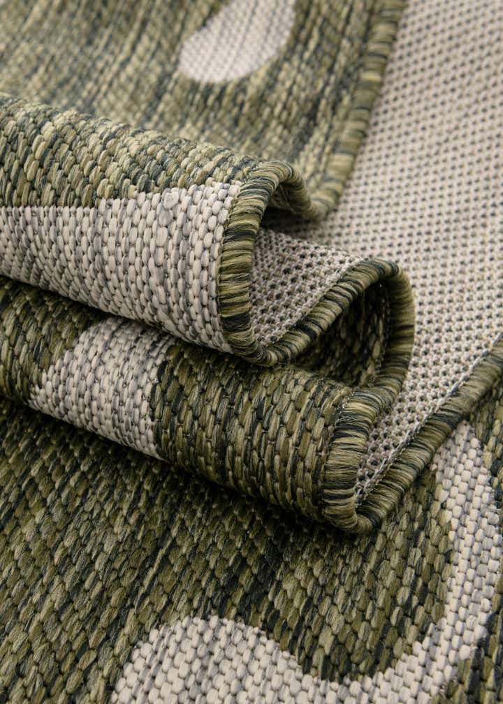 7' x 10' Easy-Clean Botanical Indoor / Outdoor Rug