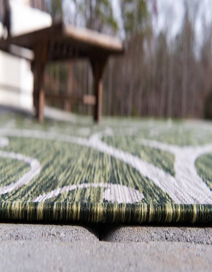 Detail image of 7' x 10' Easy-Clean Botanical Indoor / Outdoor Rug