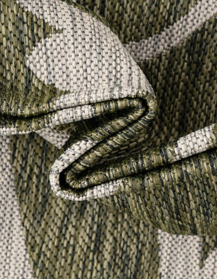 Detail image of 6' x 9'  Washable Botanical Indoor / Outdoor Rug