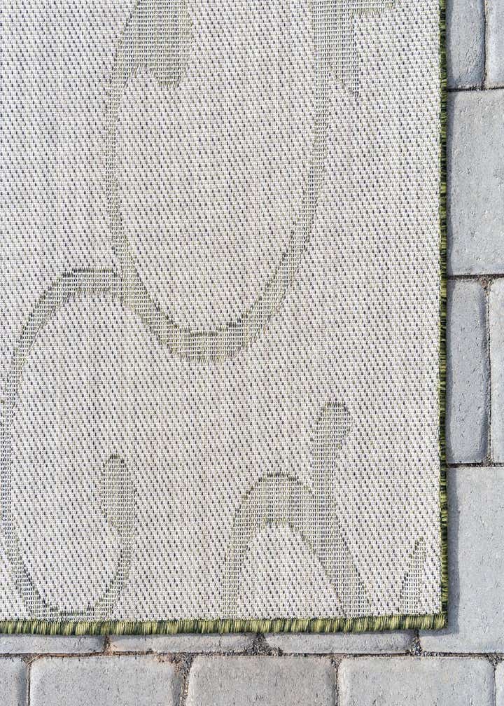 7' x 10' Easy-Clean Botanical Indoor / Outdoor Rug