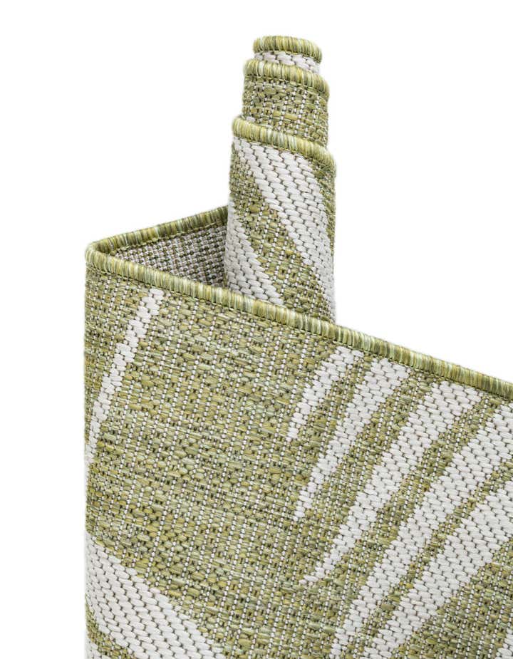 4' x 6' Easy-Clean Botanical Indoor / Outdoor Rug