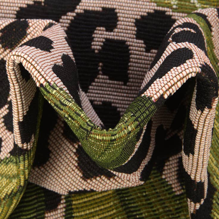 Detail image of 7' x 10' Easy-Clean Botanical Indoor / Outdoor Rug