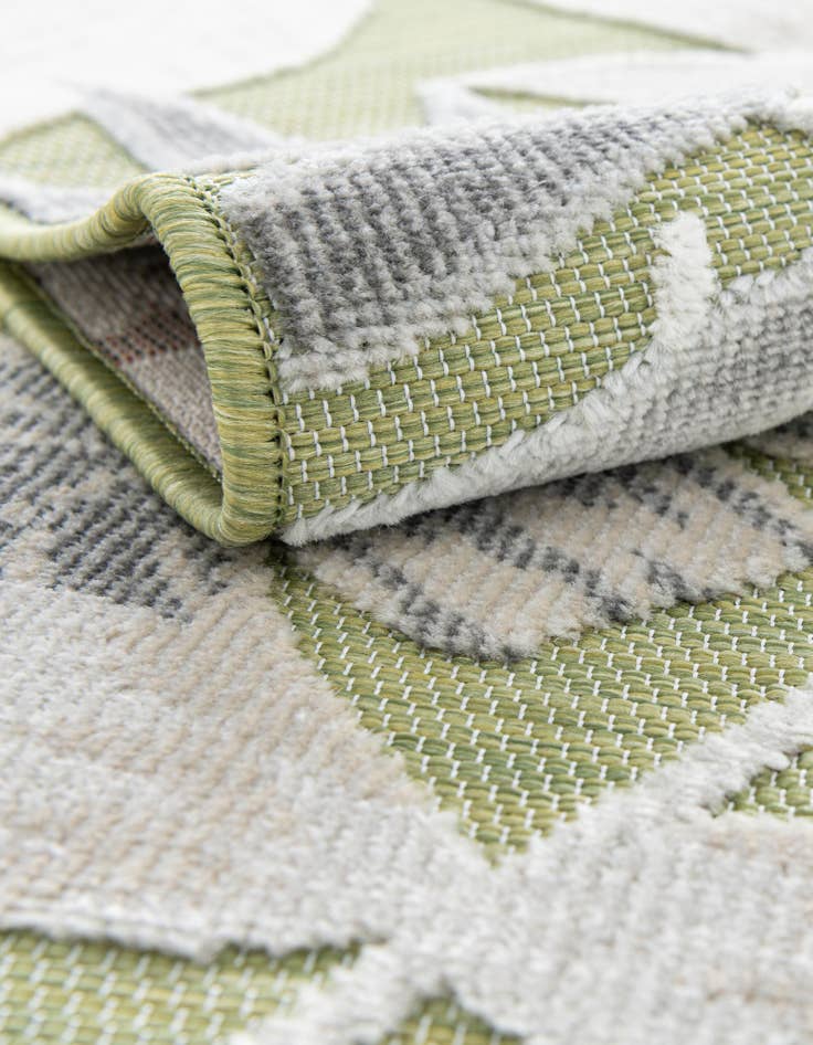 Detail image of 5' 2 x 8' Easy-Clean Botanical Indoor / Outdoor Rug