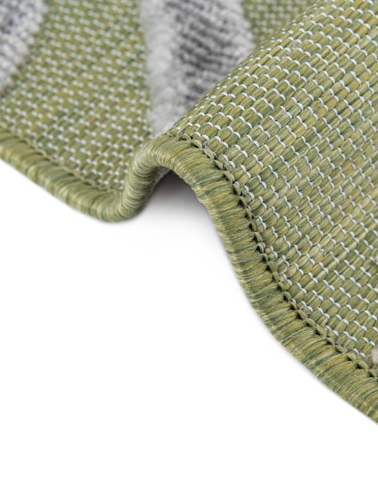 Detail image of 2' 2 x 3' Easy-Clean Botanical Indoor / Outdoor Rug