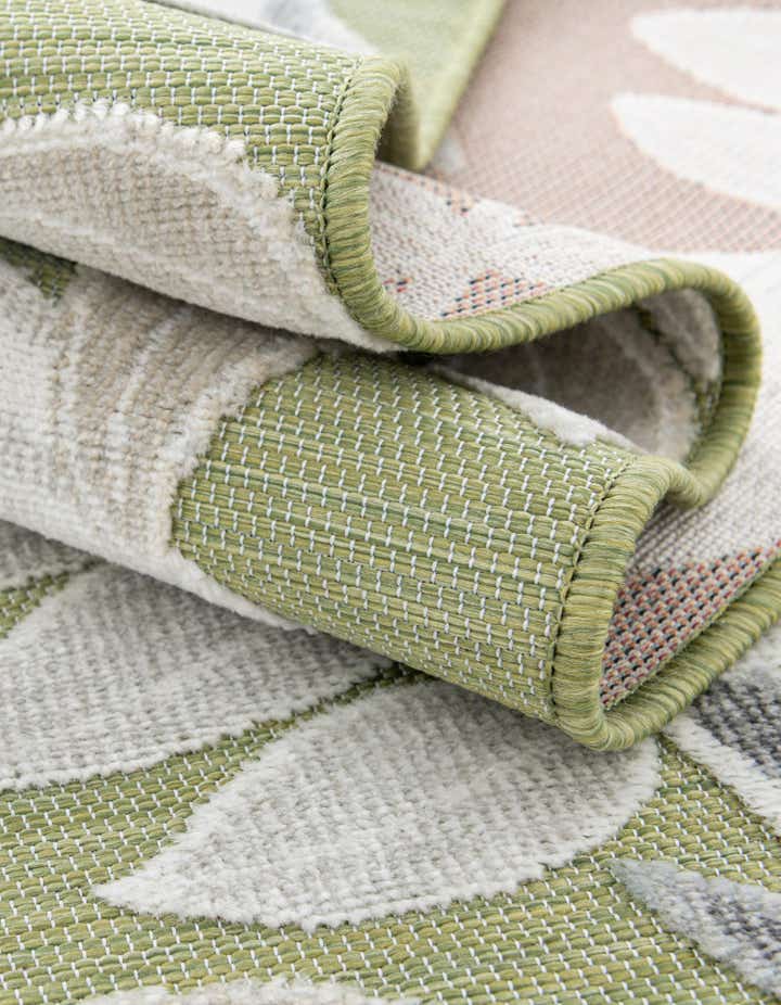 2' 2 x 3' Easy-Clean Botanical Indoor / Outdoor Rug