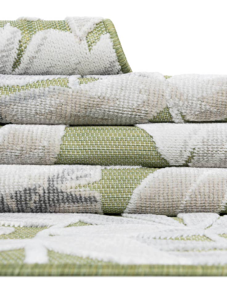 Detail image of 2' 2 x 3' Easy-Clean Botanical Indoor / Outdoor Rug