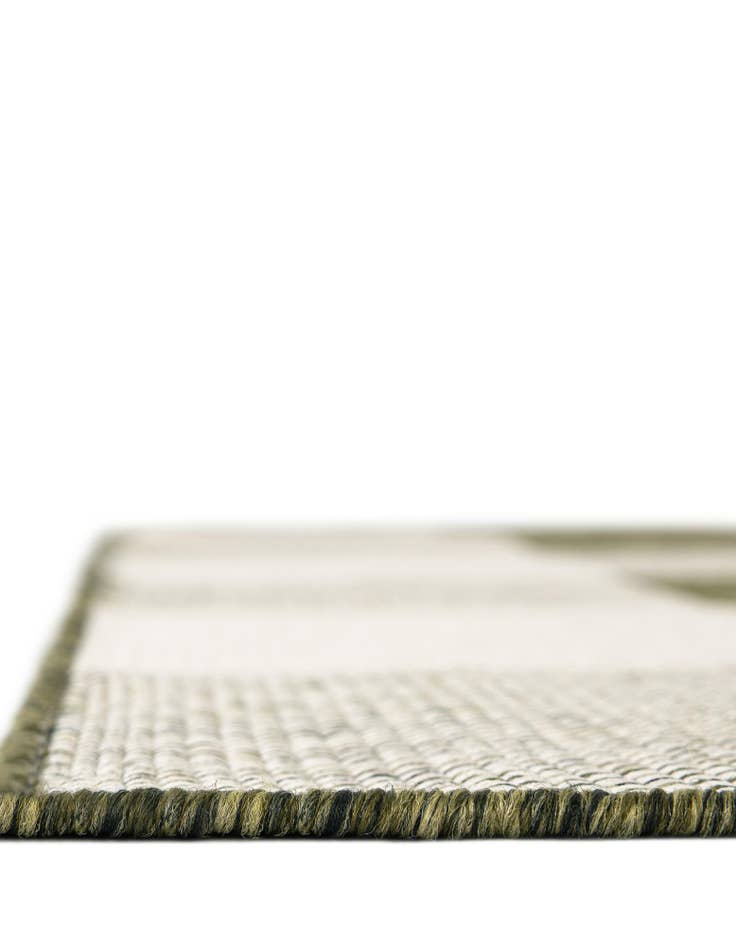 Detail image of 5' 3 x 7' Easy-Clean Checkered Indoor / Outdoor Rug