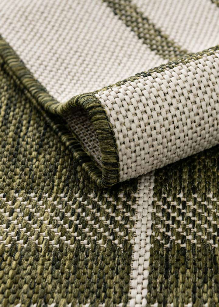 9' x 12' Easy-Clean Checkered Indoor / Outdoor Rug