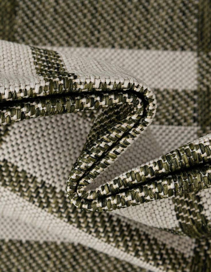 Detail image of 9' x 12' Easy-Clean Checkered Indoor / Outdoor Rug