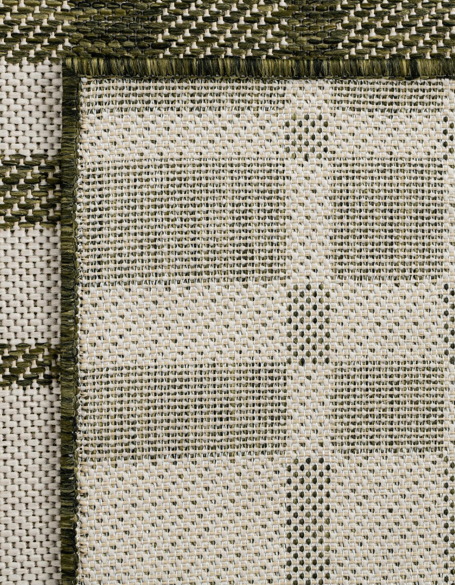 7' 10 x 10' Easy-Clean Checkered Indoor / Outdoor Rug