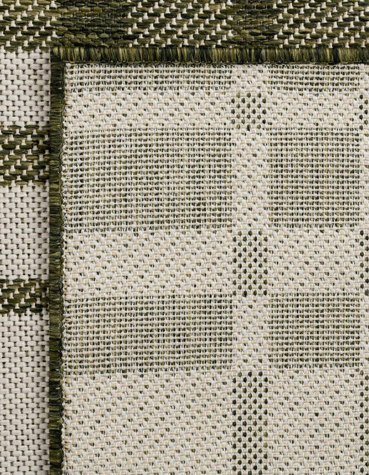 Detail image of 4' x 6' Easy-Clean Checkered Indoor / Outdoor Rug